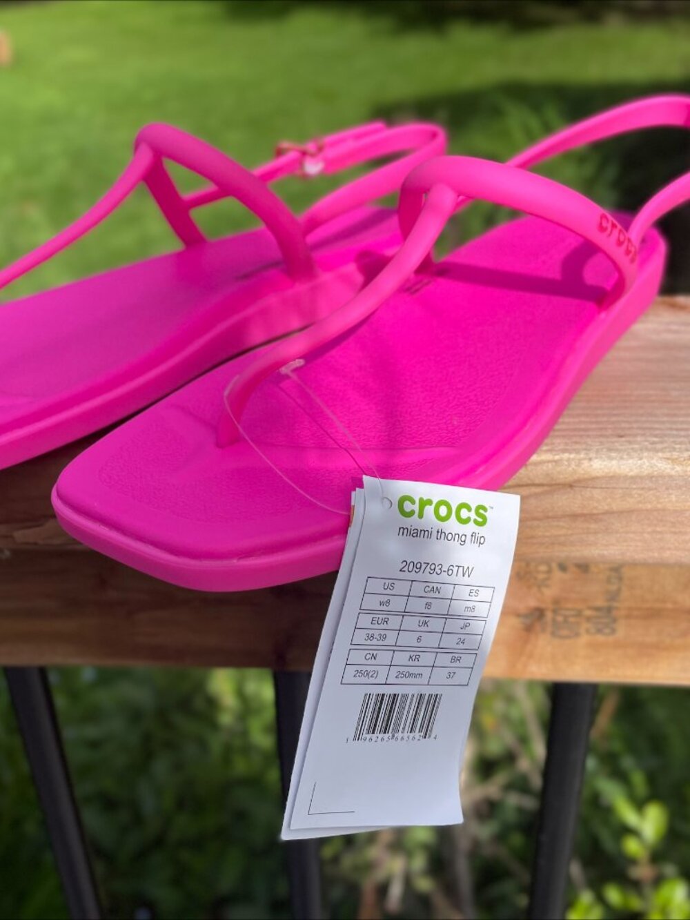 CROCS Miami Thong Sandal - Hot Pink Crush (BNWT) 8W